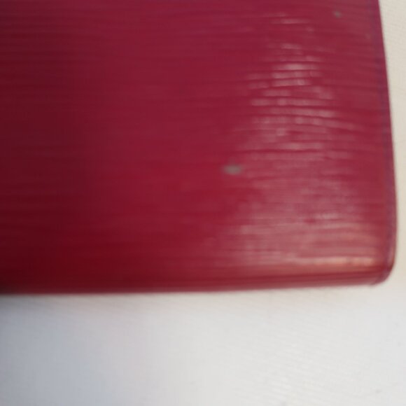 Authentic Women Louis Vuitton Sarah Fuchsia Textured Epi Leather Envelope Wallet - Picture 4 of 14